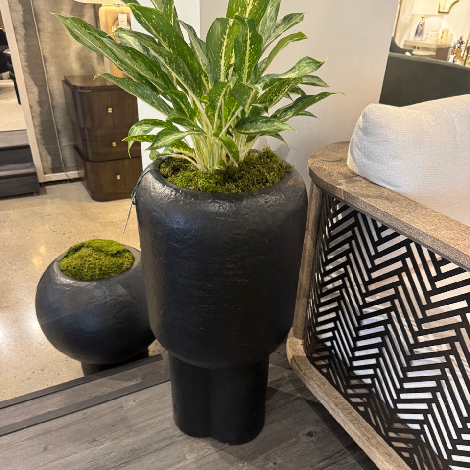 Lorenzo Large Planter Matte Black