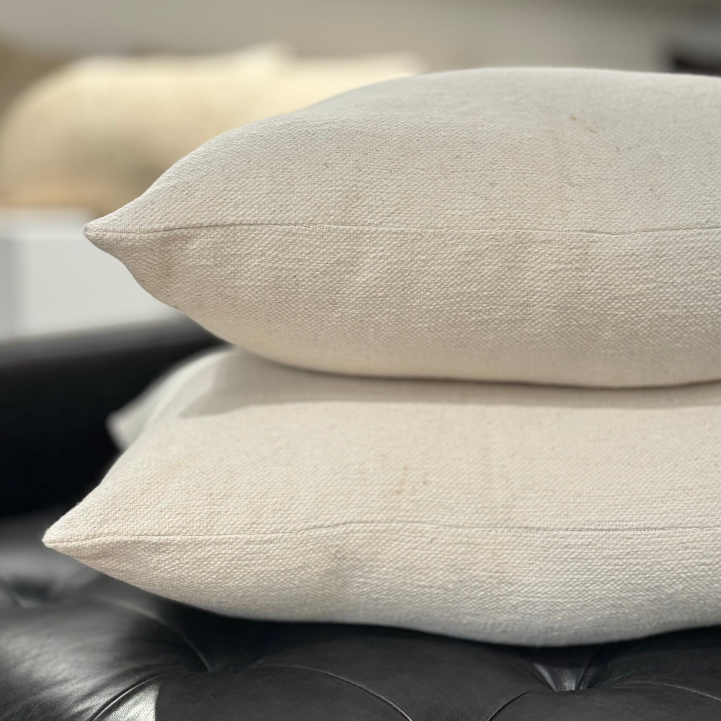 Liso Lumbar Pillow Details