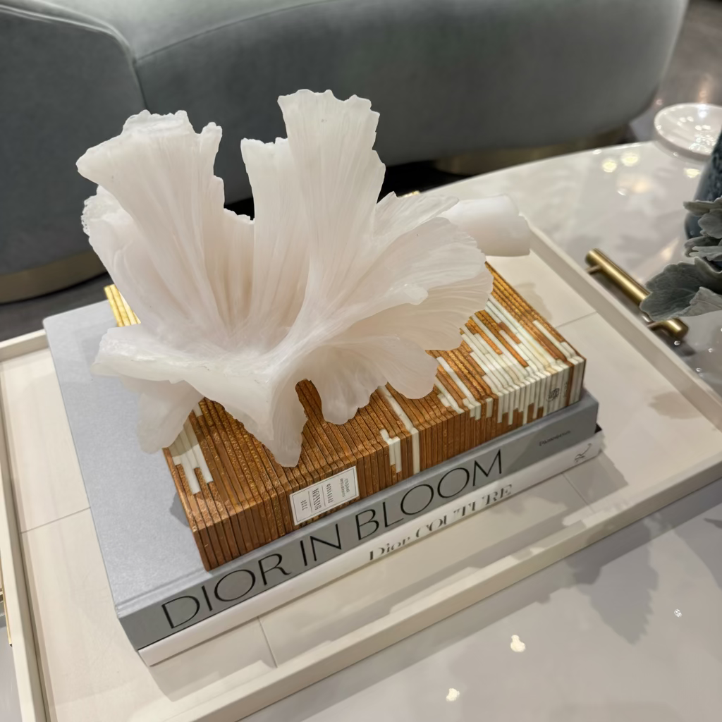 Luca Sculpture White