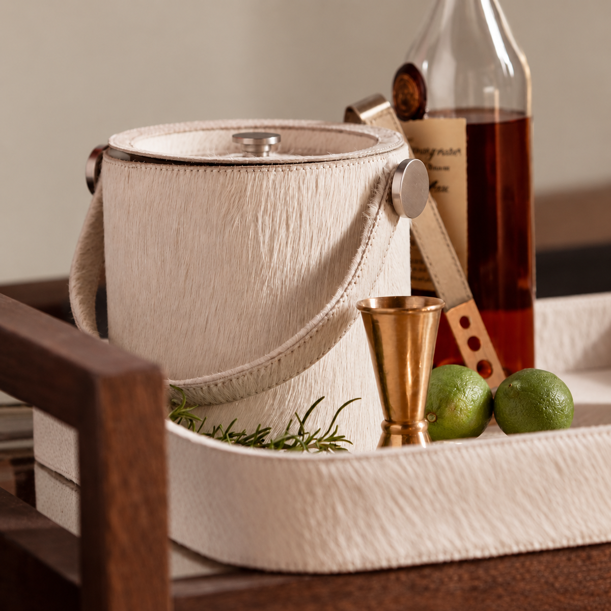 hide white tray and ice bucket
