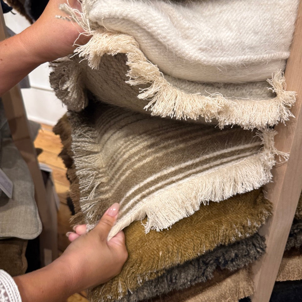 Nest frayed Pillow Natural