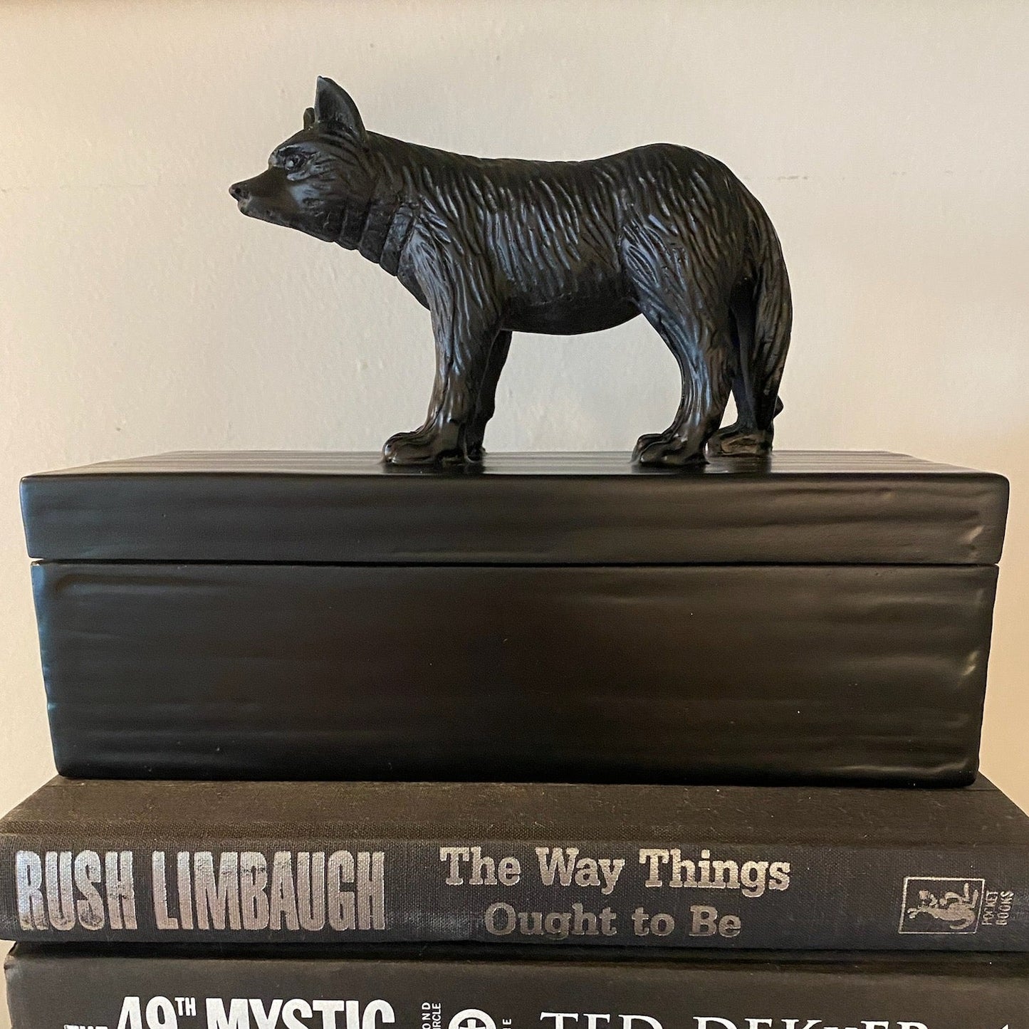 oly fable box wolf black shop photo