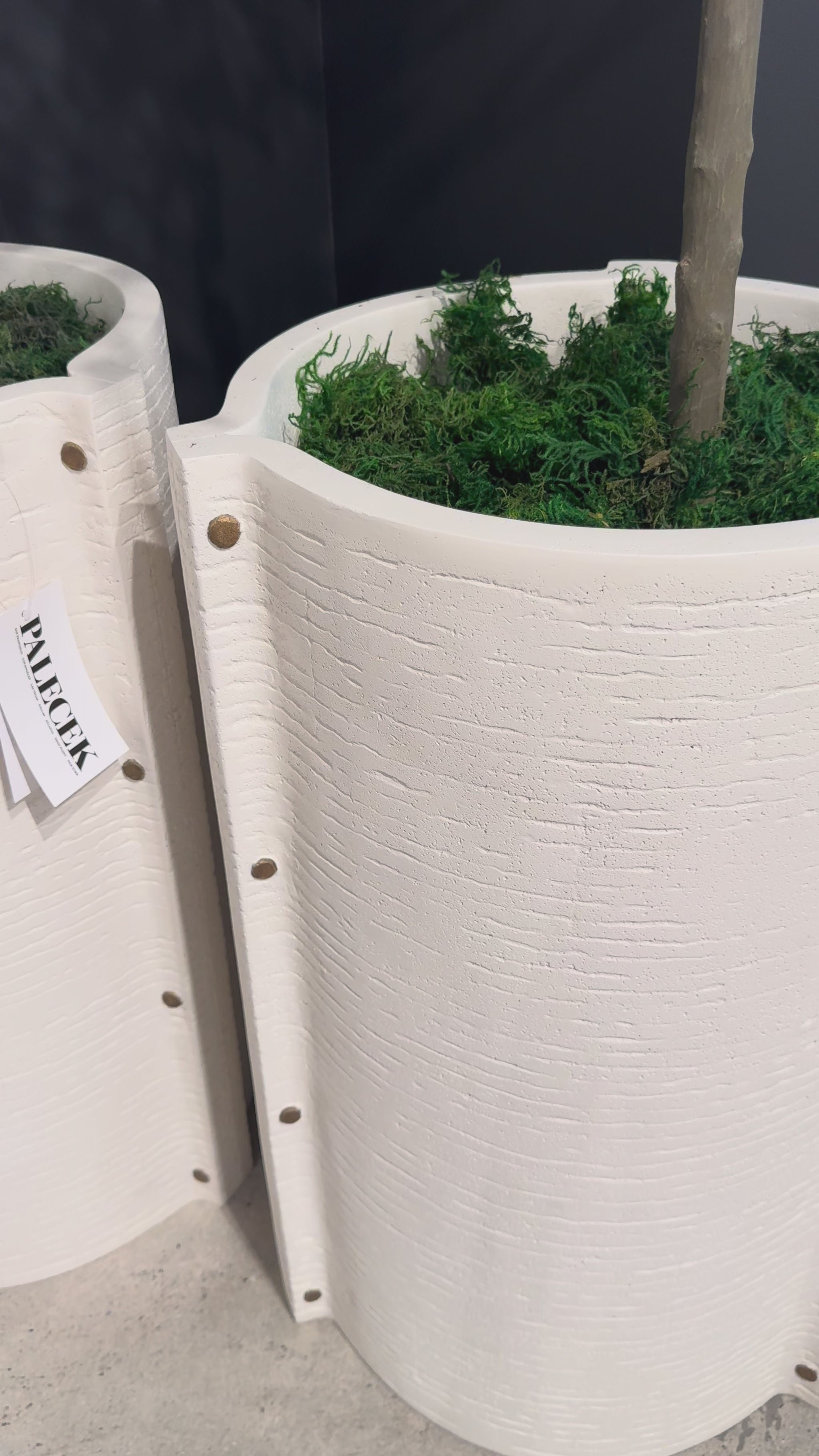 rogan outdoor planter